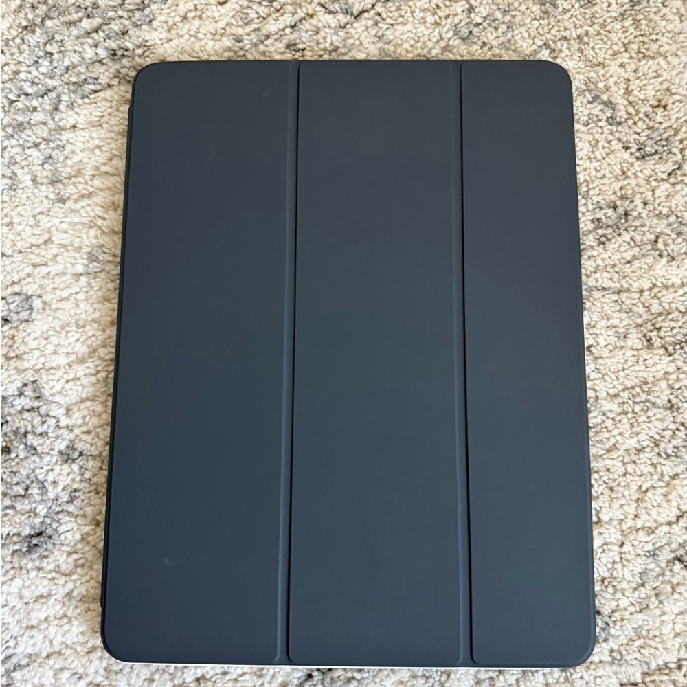 Apple Dark Grey Magnet iPad Cover